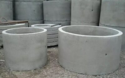 Септик з бетонних кілець під час монтажу
