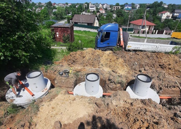 Монтаж бетонних кілець для септика у приватному будинку