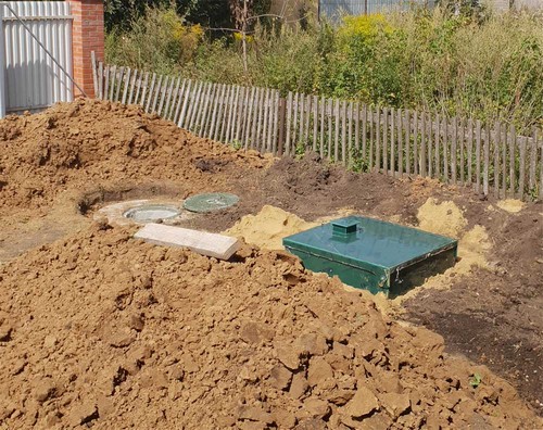 високий рівень ґрунтових вод на ділянці перед встановленням септика